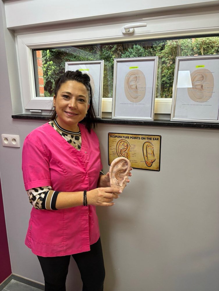 Marieange, spécialiste en réflexologie auriculaire au laser chez Theralaser