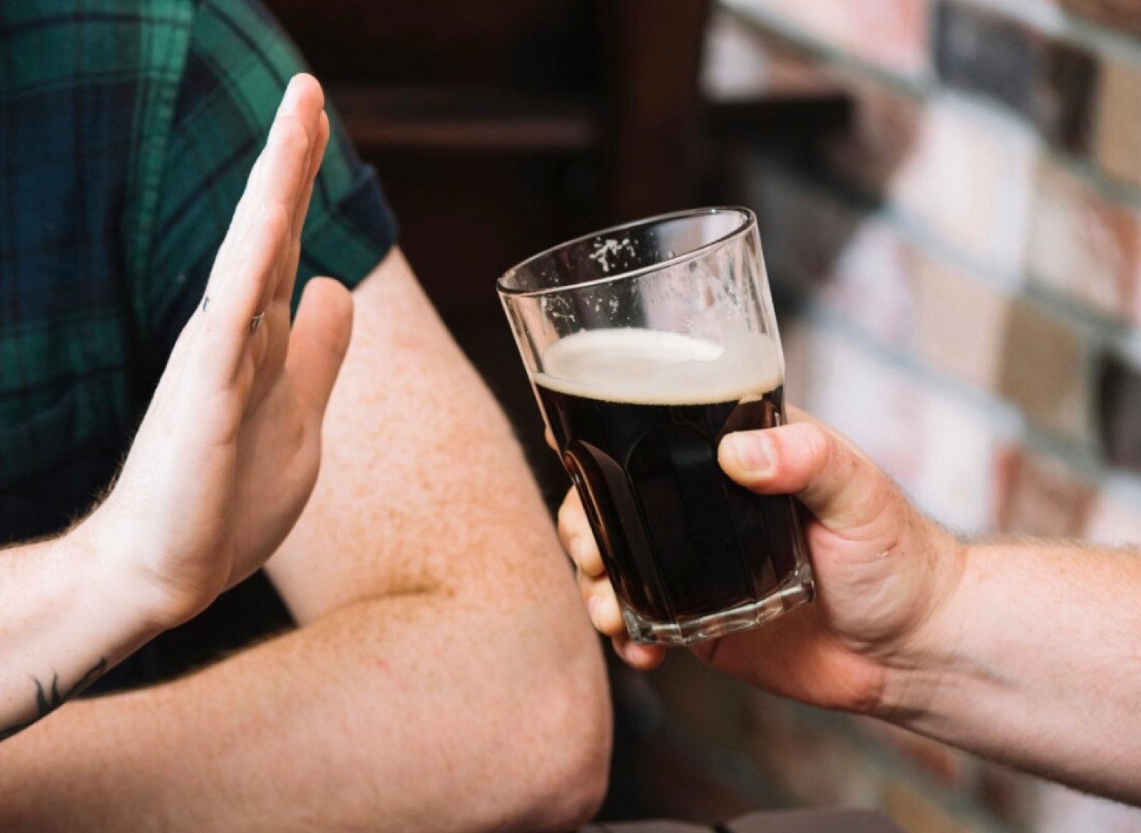 Refuser un verre d'alcool grâce au sevrage Theralaser